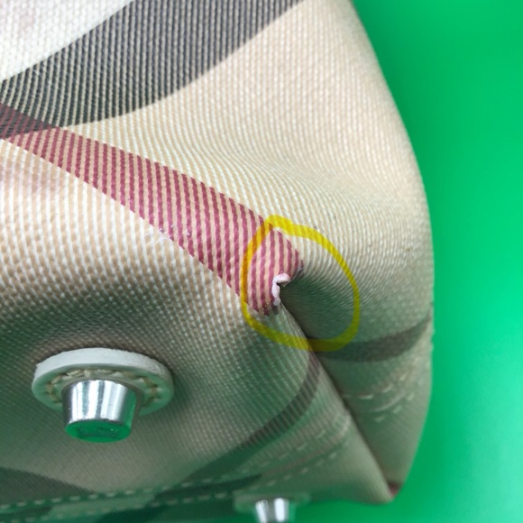 Burberry crafted their signature and iconic Nova check printed canvas 💯authentic - Picture 5 of 14